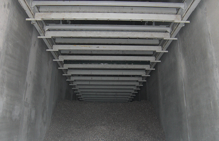 Loading and unloading conveyors