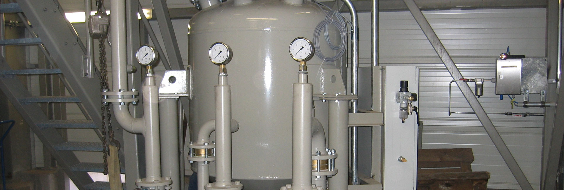 Pressure-vessel conveyors