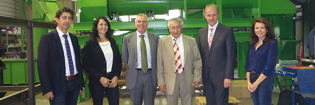 Der italienische Konsul Dr. Franco Giordani hat gemeinsam mit Bürgermeister Dr. Karl-Uwe Strothmann das Beckumer Unternehmen DI MATTEO Förderanlagen GmbH &amp; Co. KG besucht.